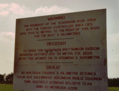 Señal de advertencia en la carretera de San Nicolás (C) Jesper Nielsen