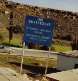 Zona de seguridad de la ONU (Clicl para ampliar) (C) Nicolette Nielsen