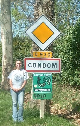 Cartel a la entrada de Condom, Francia