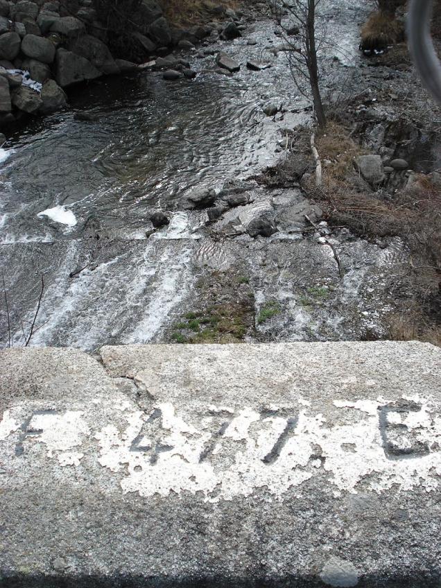 Marcador fronterizo nº 467 entre Francia y España (click para ampliar)