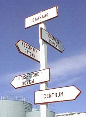 Letrero en Qanaaq (click para ampliar)