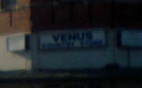 Una tienda en Venus, Texas (click para ver foto completa)