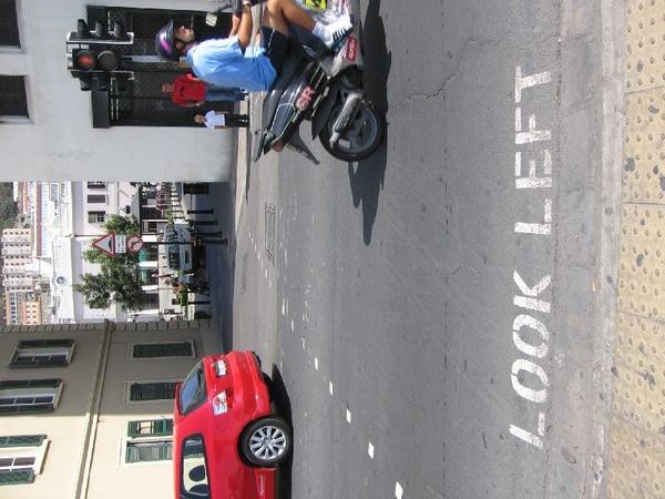 450px-gibraltar-lookleft-right-hand_traffic