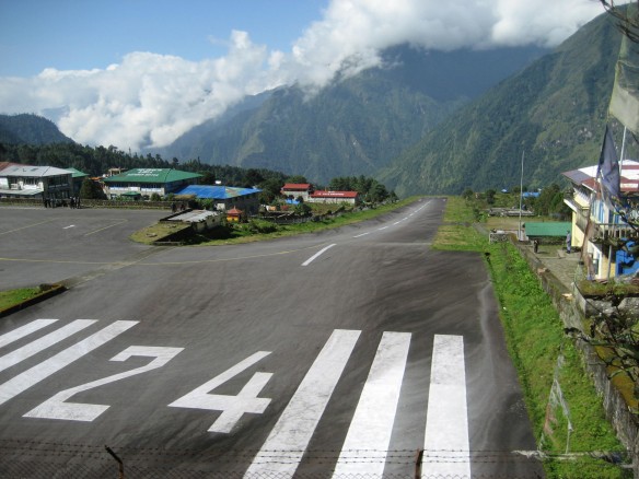 Tenzing-Hillary-Airport-584x438