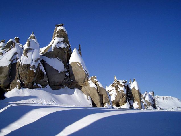1200px-Hoodoos_on_Bylot_Island,_Nunavut