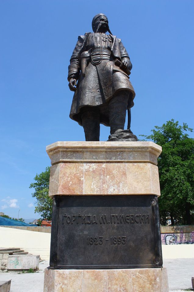 800px-Spomenik_na_Pulevski_-_Skopje